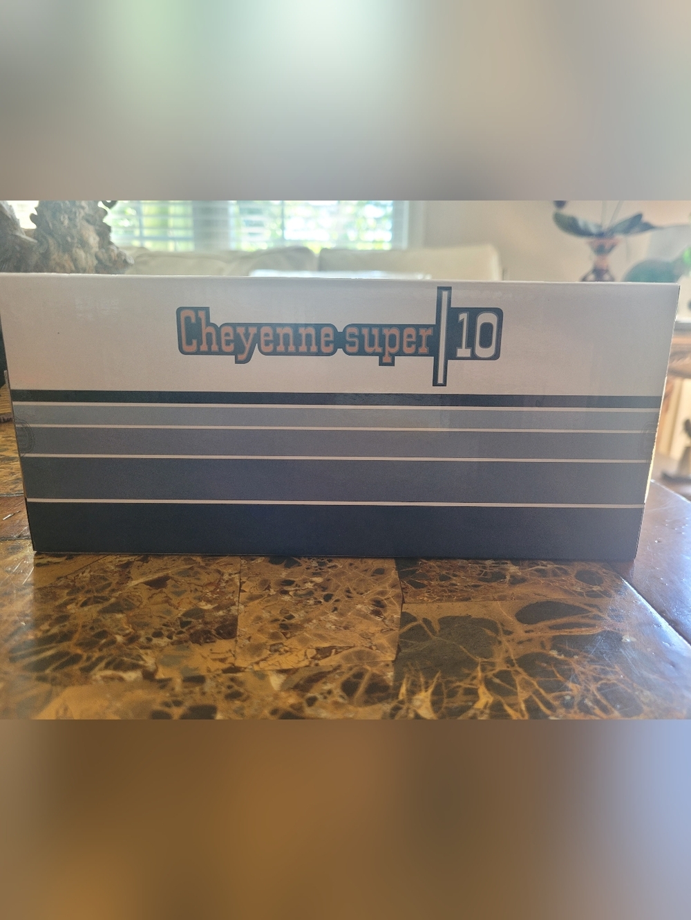 M2 Machines 1975 Chevrolet Cheyenne Super 10 Die-Cast Pickup - Picture 3 of 5